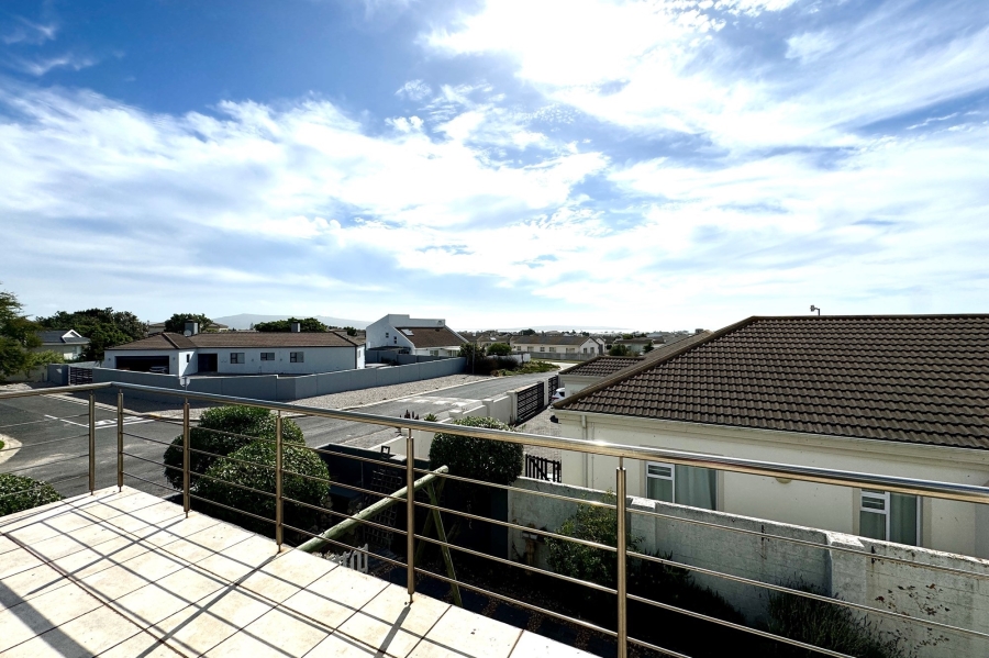 6 Bedroom Property for Sale in Country Club Western Cape